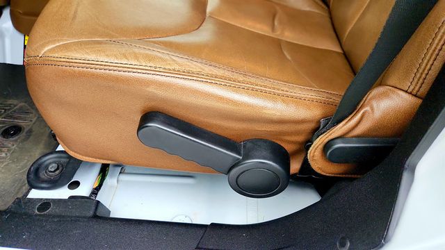 2017 Jeep Wrangler Unlimited Sahara 4x4 with Hardtop, Leather Bucket Seats & Navigation - 22973018 - 10