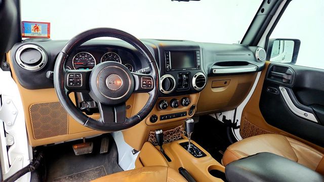 2017 Jeep Wrangler Unlimited Sahara 4x4 with Hardtop, Leather Bucket Seats & Navigation - 22973018 - 11