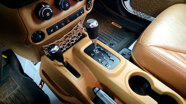 2017 Jeep Wrangler Unlimited Sahara 4x4 with Hardtop, Leather Bucket Seats & Navigation - 22973018 - 15