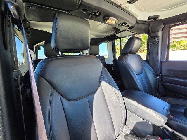 2017 Jeep Wrangler Unlimited Smoky Mountain 4x4 - 22932754 - 14