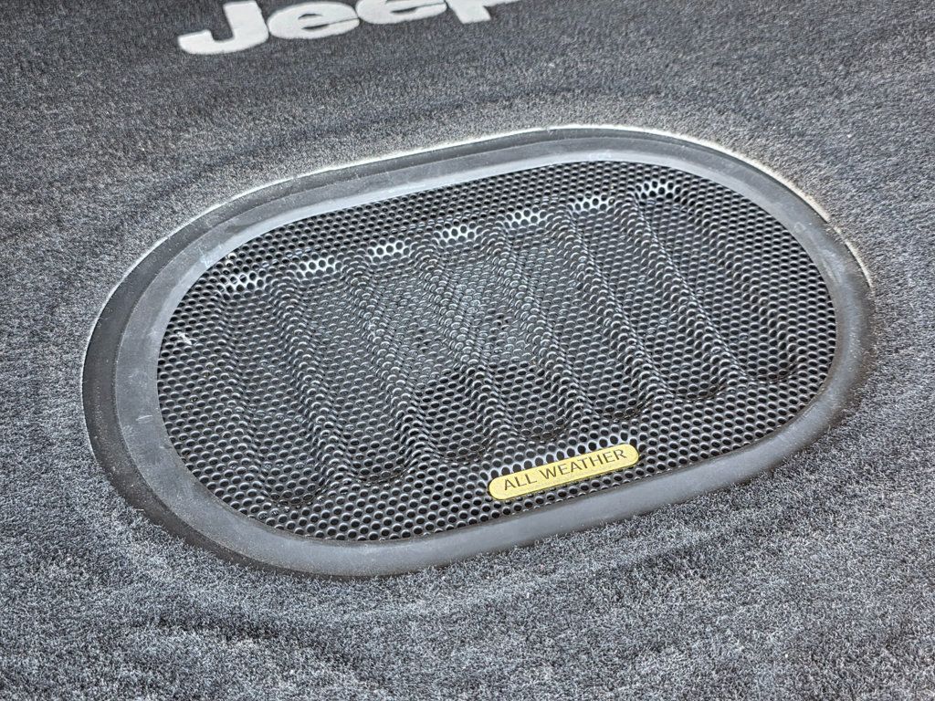 2017 Jeep Wrangler Unlimited Smoky Mountain 4x4 - 22932754 - 17