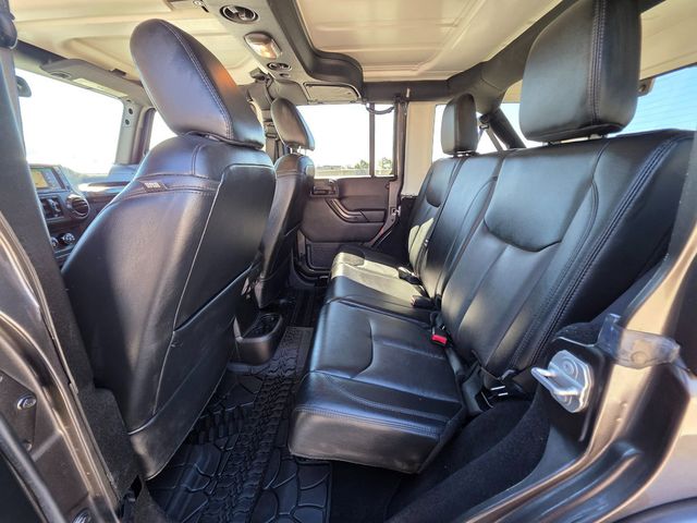 2017 Jeep Wrangler Unlimited Smoky Mountain 4x4 - 22932754 - 21