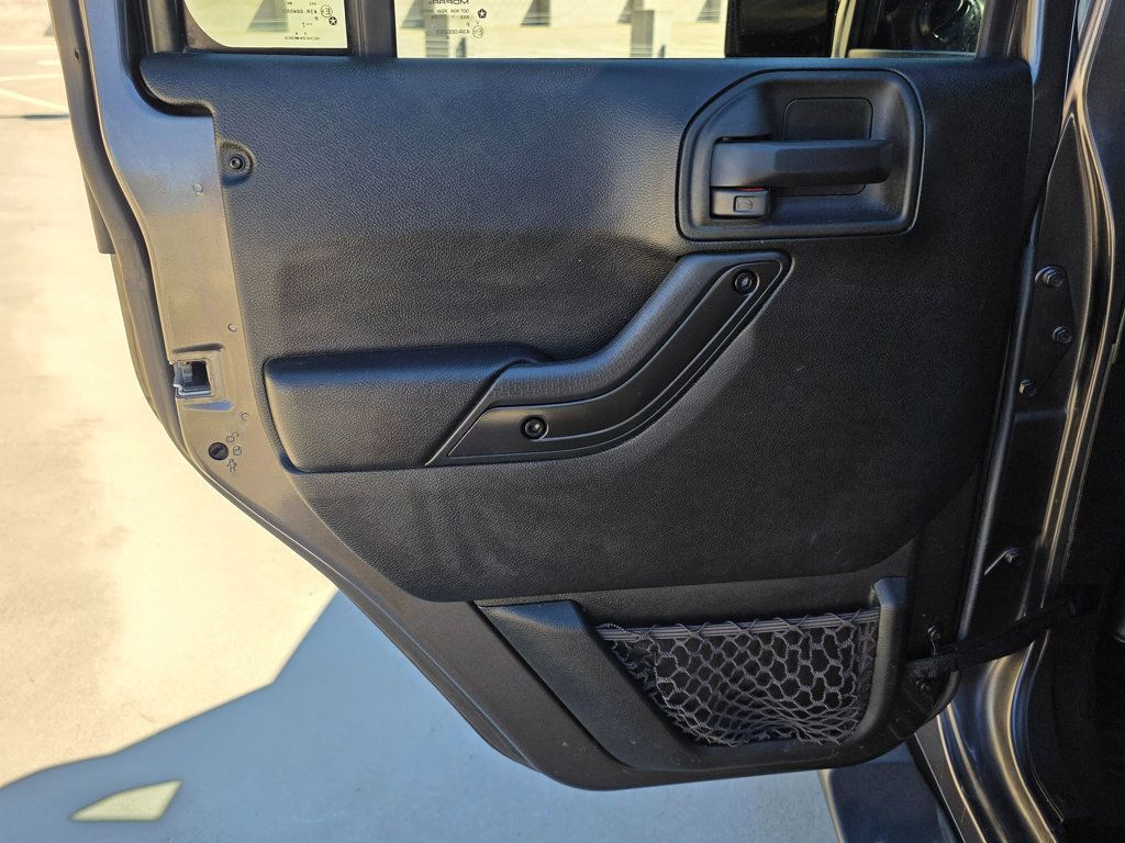 2017 Jeep Wrangler Unlimited Smoky Mountain 4x4 - 22932754 - 24