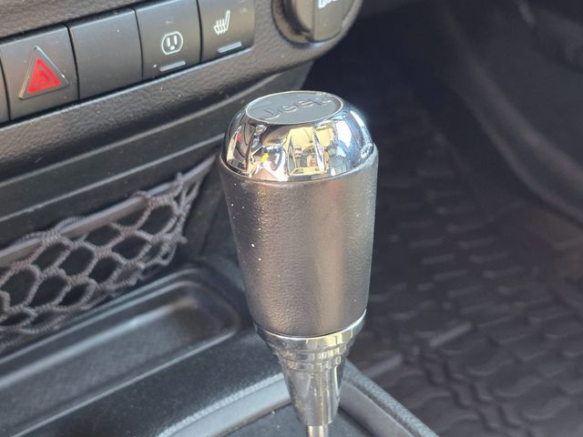 2017 Jeep Wrangler Unlimited Smoky Mountain 4x4 - 22932754 - 37