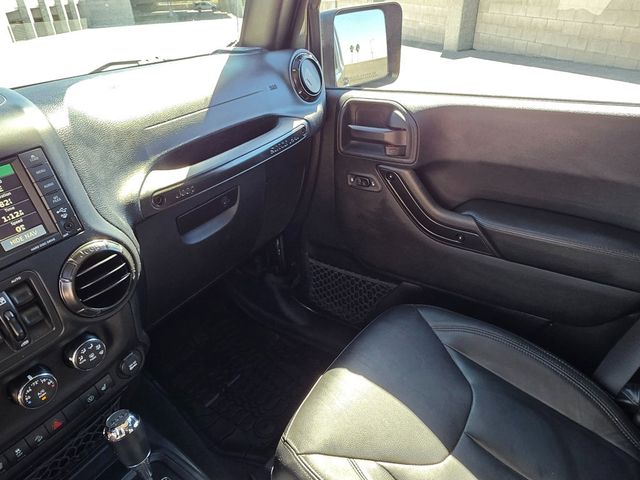 2017 Jeep Wrangler Unlimited Smoky Mountain 4x4 - 22932754 - 40