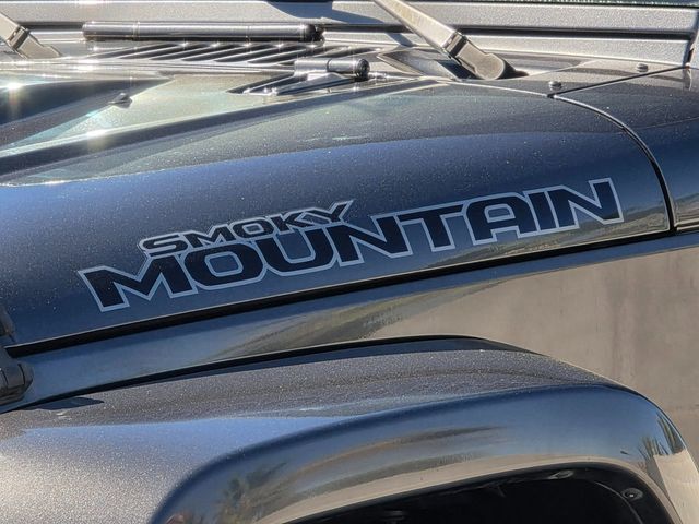 2017 Jeep Wrangler Unlimited Smoky Mountain 4x4 - 22932754 - 7