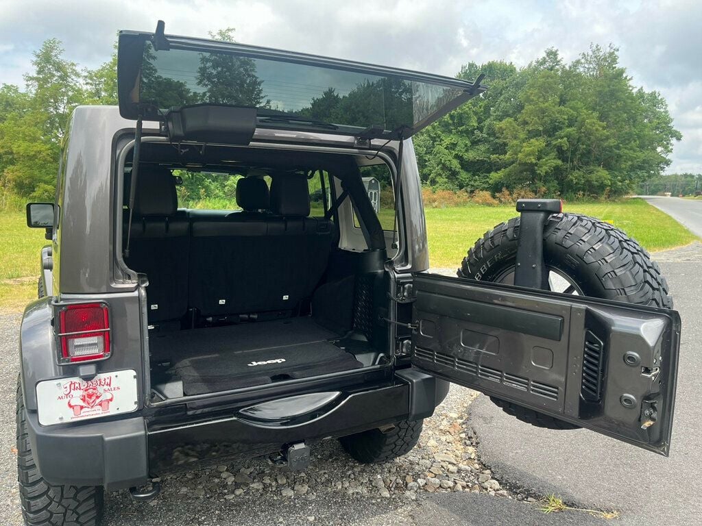 2017 Jeep Wrangler Unlimited Smoky Mountain 4x4 - 22521824 - 37