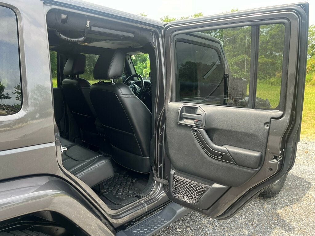 2017 Jeep Wrangler Unlimited Smoky Mountain 4x4 - 22521824 - 44