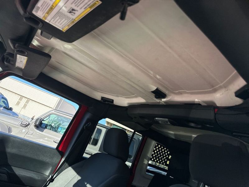 2017 Jeep Wrangler Unlimited Sport 4x4 - 22952136 - 19