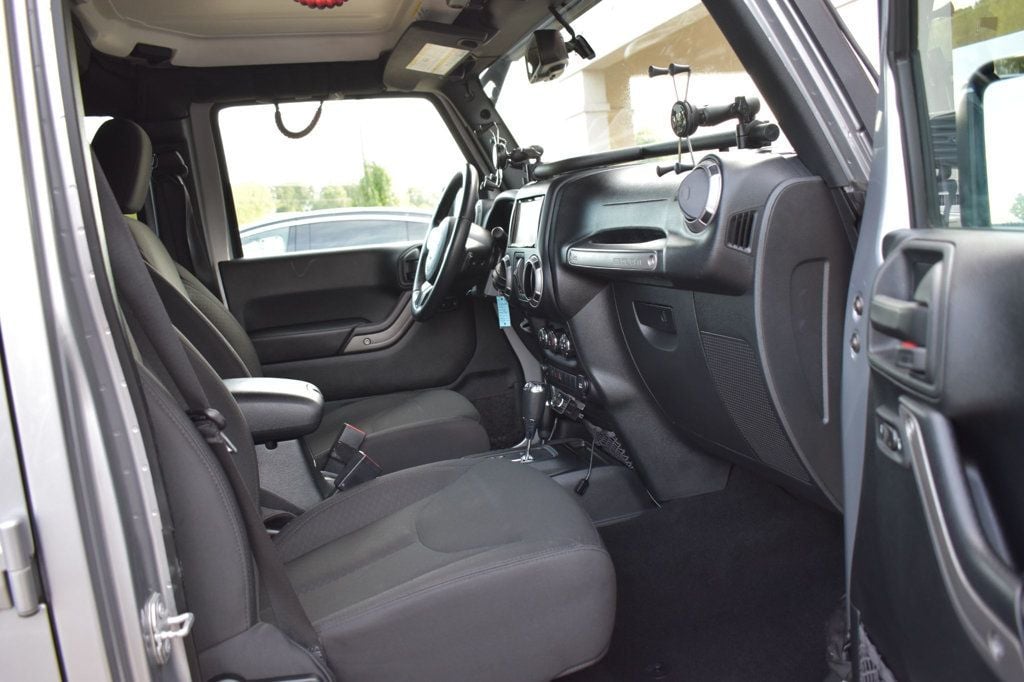 2017 Jeep Wrangler Unlimited Sport 4x4 - 22923586 - 17