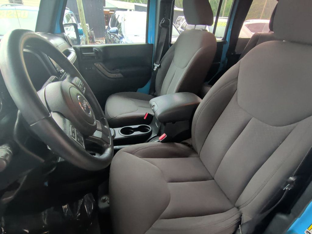 Jeep Wrangler Unlimited Sport 4x4 photo 14