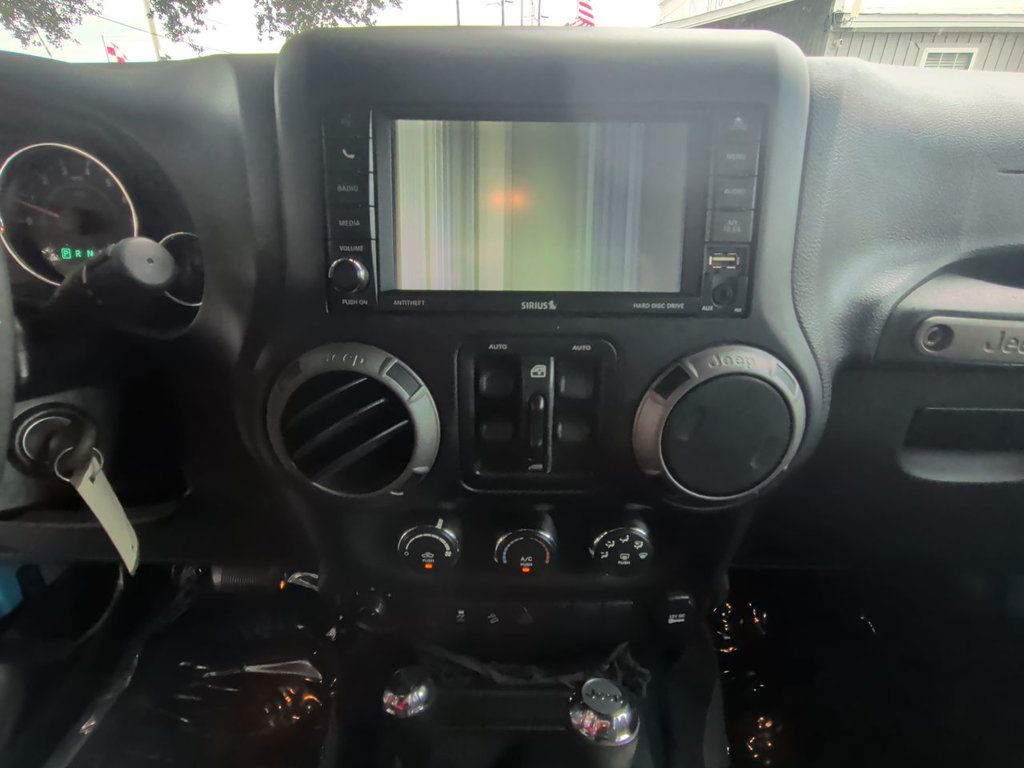 Jeep Wrangler Unlimited Sport 4x4 photo 17