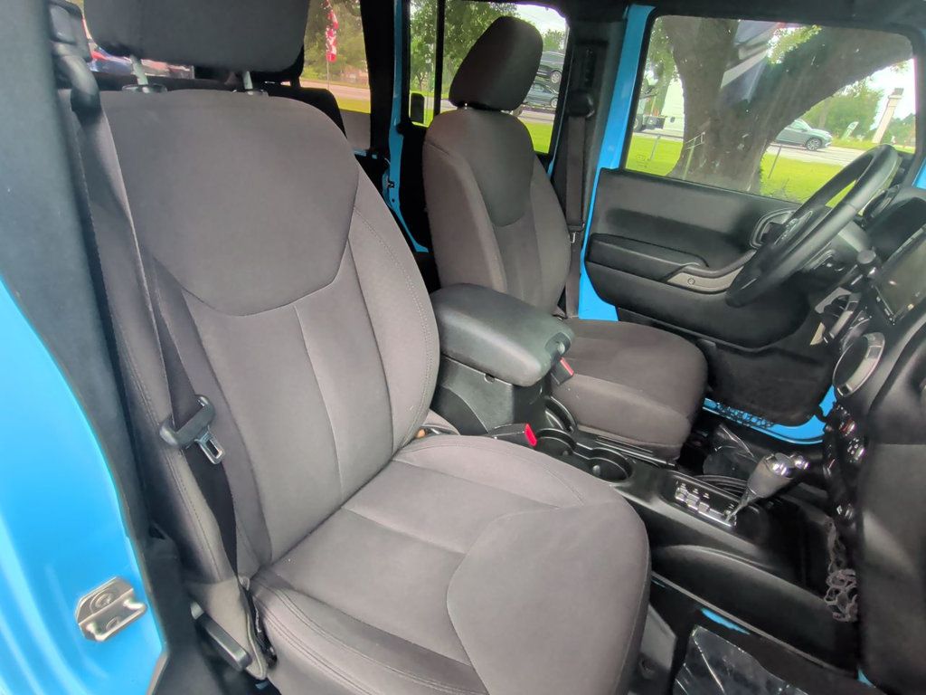 Jeep Wrangler Unlimited Sport 4x4 photo 19