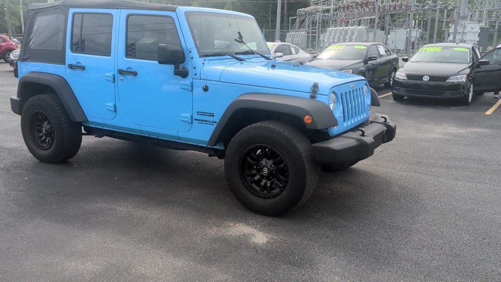 Jeep Wrangler Unlimited Sport 4x4 photo 2