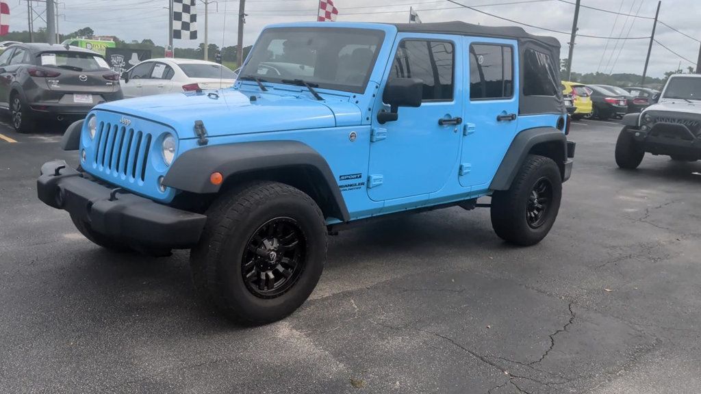Jeep Wrangler Unlimited Sport 4x4 photo 4