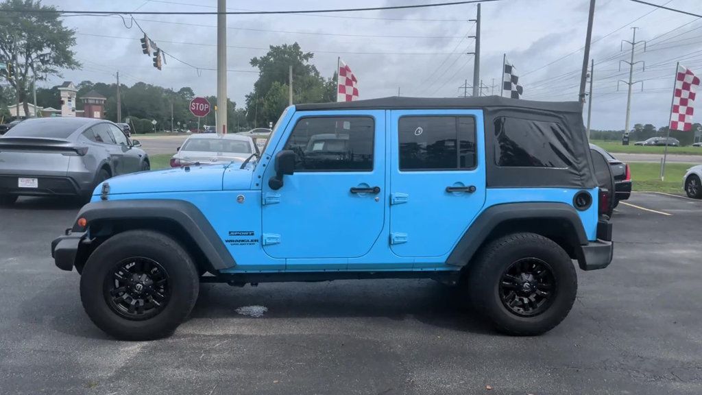 Jeep Wrangler Unlimited Sport 4x4 photo 5