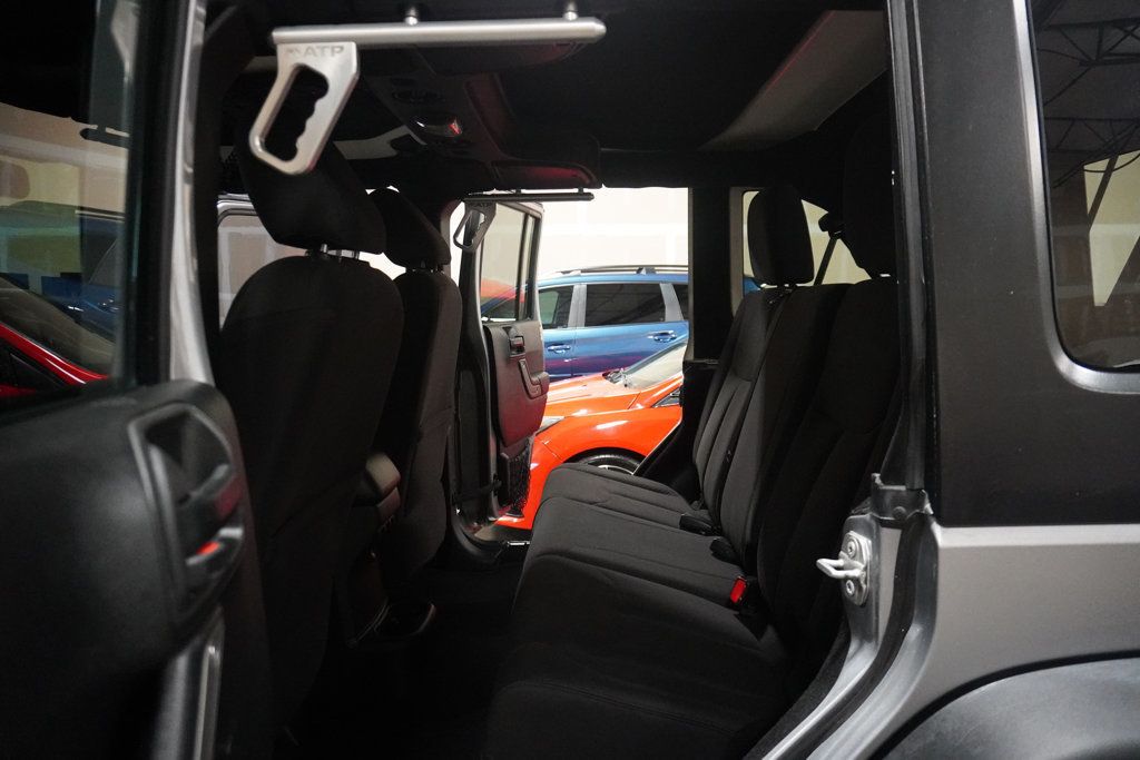 2017 Jeep Wrangler Unlimited Sport photo 6