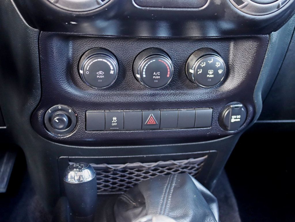 2017 Jeep Wrangler Unlimited Sport 4x4 - 22928076 - 16