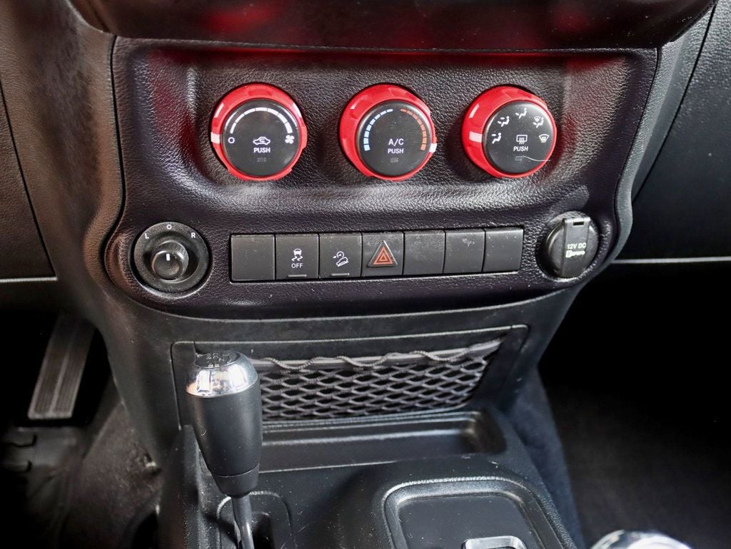 2017 Jeep Wrangler Unlimited Sport 4x4 - 23014260 - 16