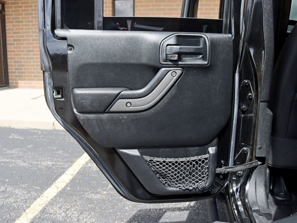 2017 Jeep Wrangler Unlimited Sport 4x4 - 23014260 - 25