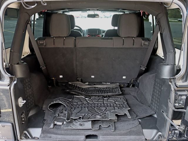 2017 Jeep Wrangler Unlimited Sport 4x4 - 23014260 - 27