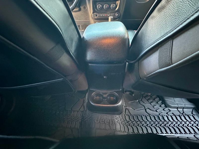 2017 Jeep Wrangler Unlimited Sport 4x4 - 22877594 - 22