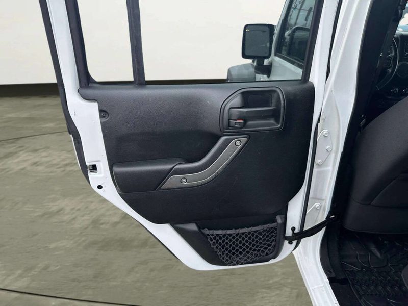 2017 Jeep Wrangler Unlimited Sport 4x4 - 22983183 - 14