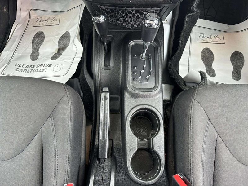 2017 Jeep Wrangler Unlimited Sport 4x4 - 22983183 - 21