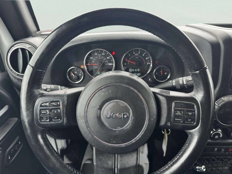 2017 Jeep Wrangler Unlimited Sport 4x4 - 22983183 - 25