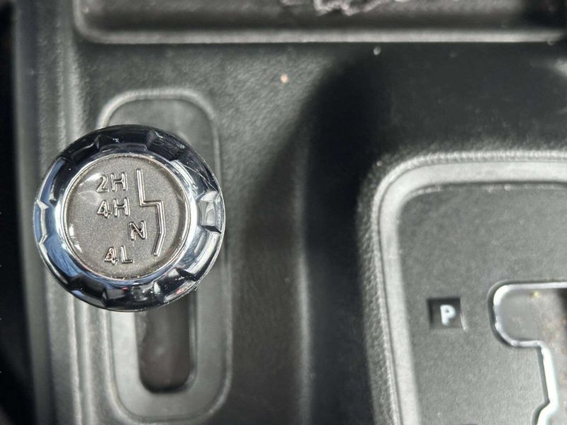 2017 Jeep Wrangler Unlimited Sport 4x4 - 22983183 - 27