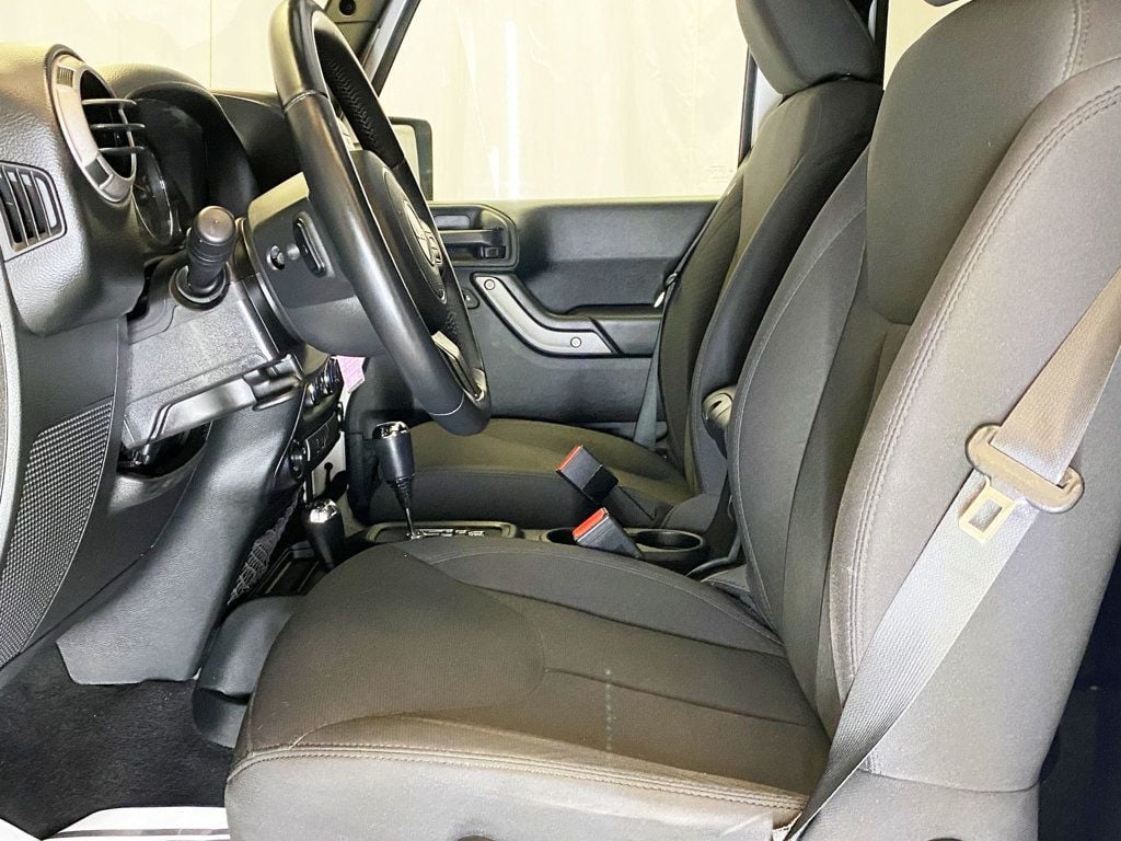 2017 Jeep Wrangler Unlimited Sport 4x4 - 22965047 - 18