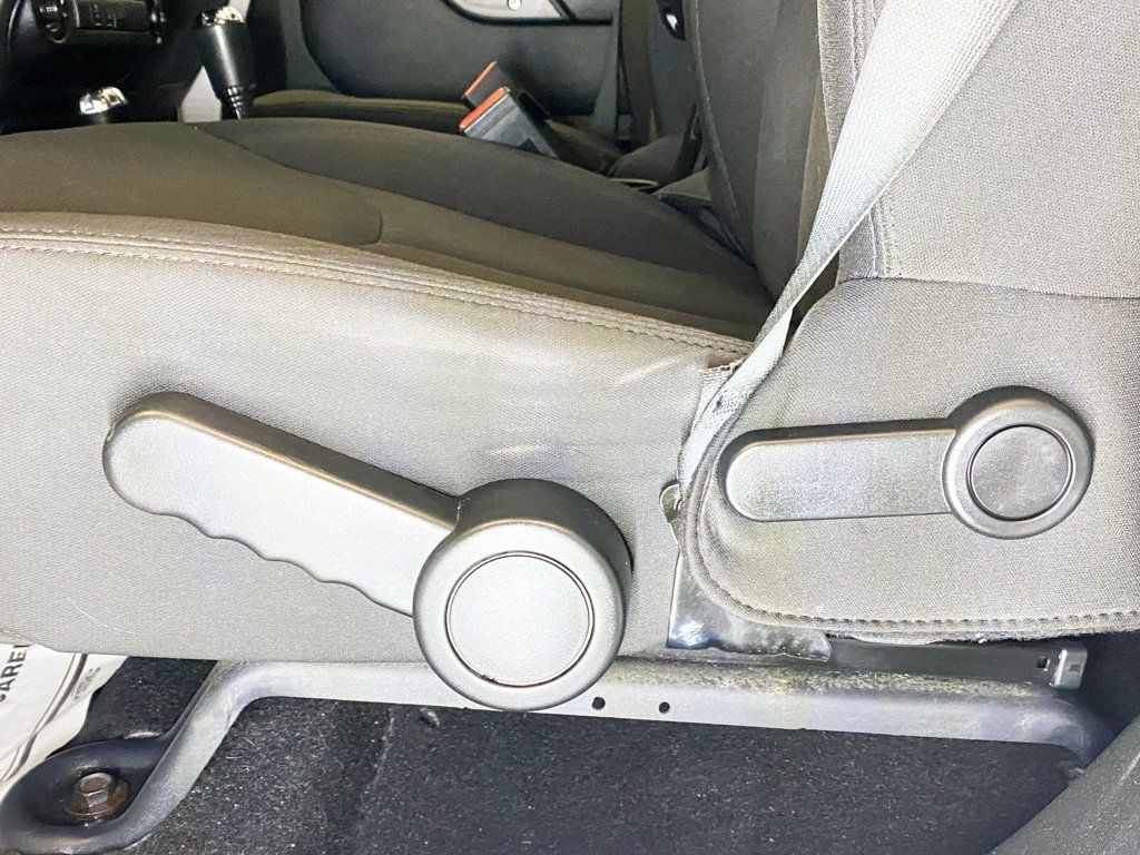 2017 Jeep Wrangler Unlimited Sport 4x4 - 22965047 - 19