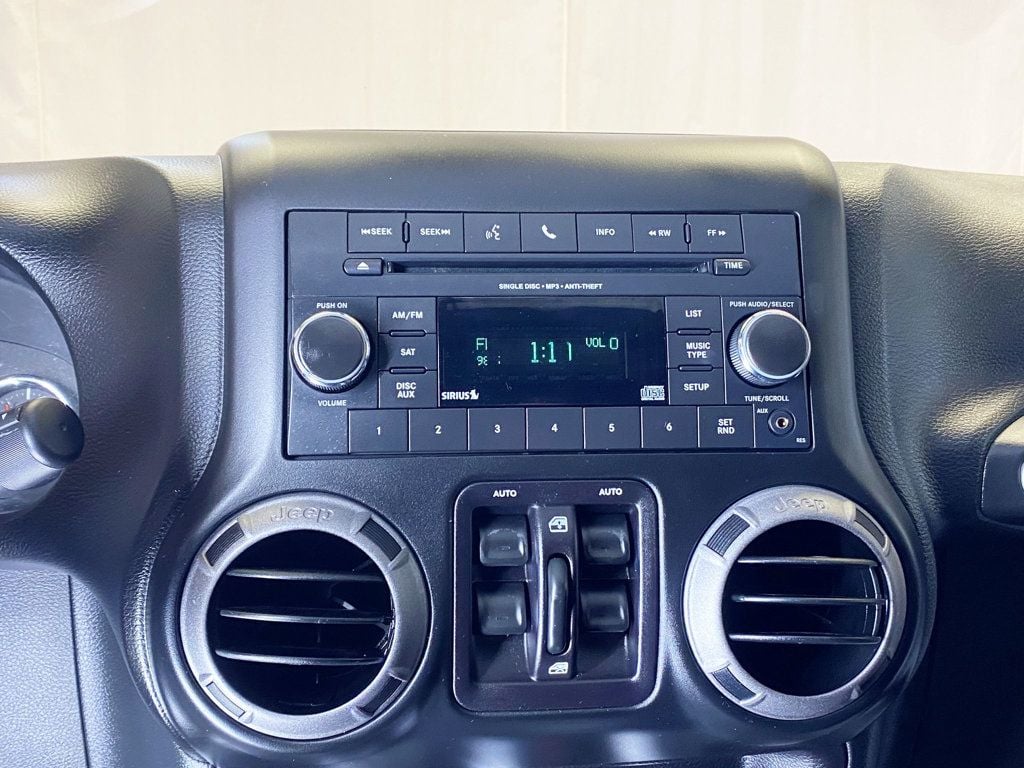 2017 Jeep Wrangler Unlimited Sport 4x4 - 22965047 - 29