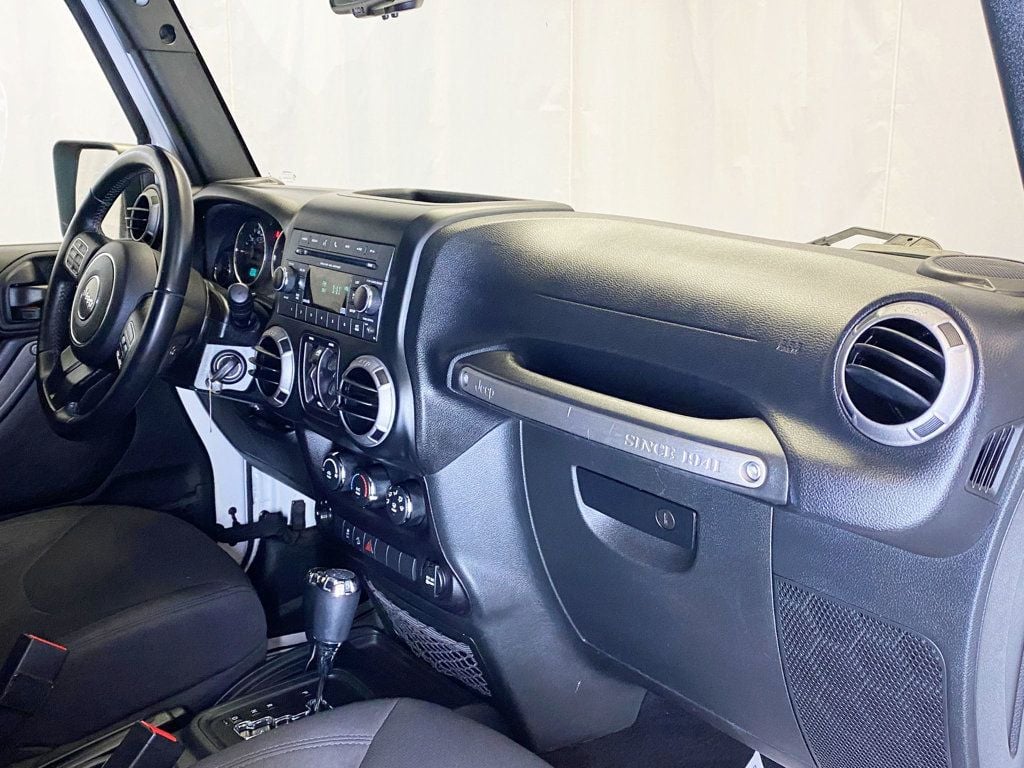 2017 Jeep Wrangler Unlimited Sport 4x4 - 22965047 - 38