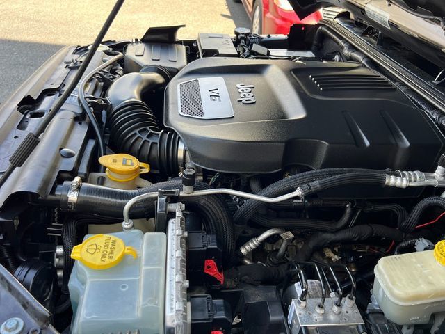 2017 Jeep Wrangler Unlimited Sport 4x4 - 23015708 - 18