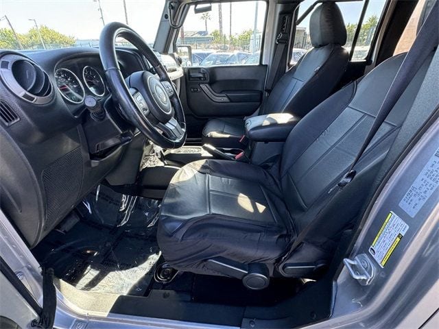 2017 Jeep Wrangler Unlimited Sport 4x4 - 22670622 - 19