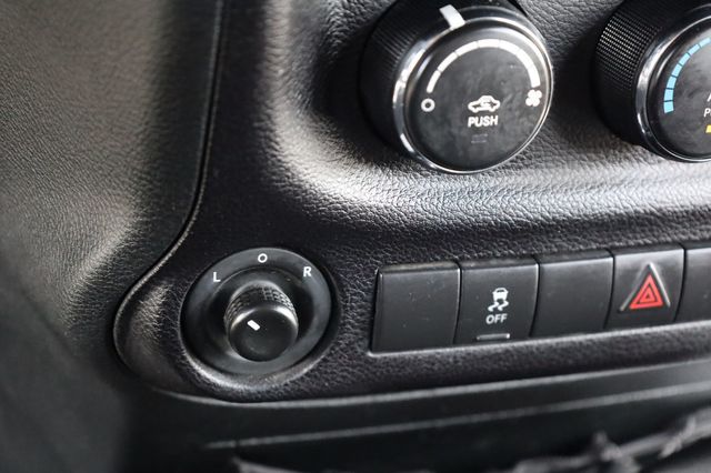 2017 Jeep Wrangler Unlimited Sport 4x4 - 22947475 - 28