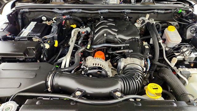 2017 Jeep Wrangler Unlimited Sport 4x4 - 23032624 - 24