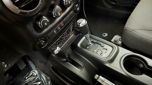 2017 Jeep Wrangler Unlimited Sport 4x4 w/ Freedom Top Hard Top & Connectivity Group - 23032624 - 15