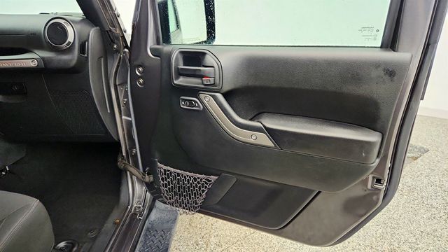 2017 Jeep Wrangler Unlimited Sport 4x4 w/ Freedom Top Hard Top & Connectivity Group - 23032624 - 23