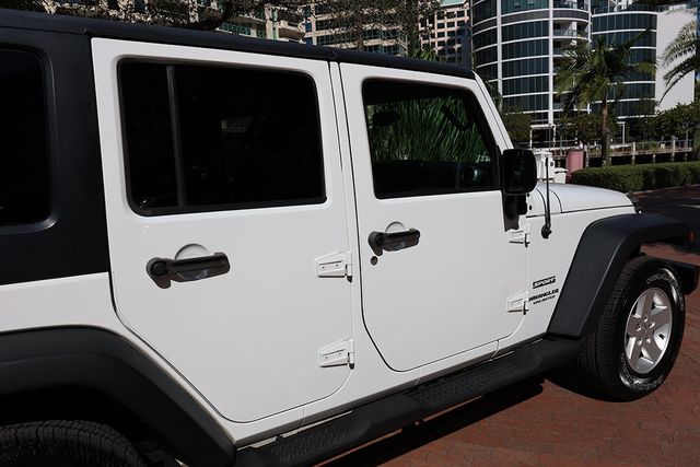 2017 Jeep Wrangler Unlimited Sport S 4x4 - 22978566 - 22