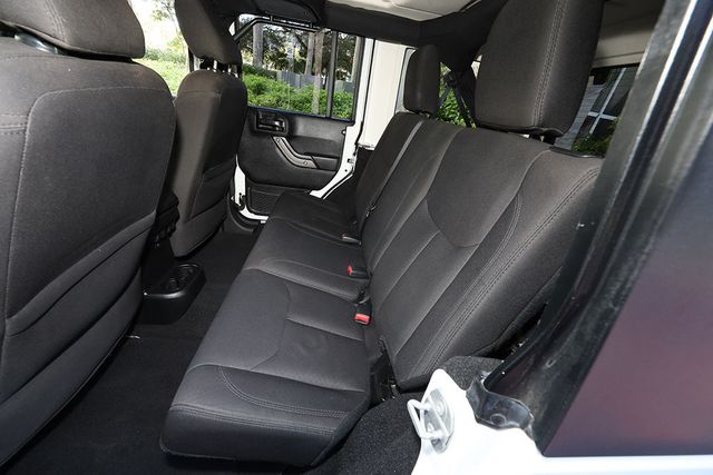 2017 Jeep Wrangler Unlimited Sport S 4x4 - 22978566 - 27