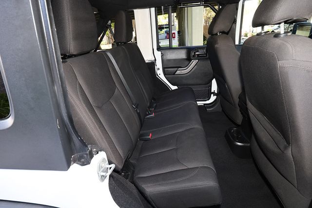 2017 Jeep Wrangler Unlimited Sport S 4x4 - 22978566 - 28