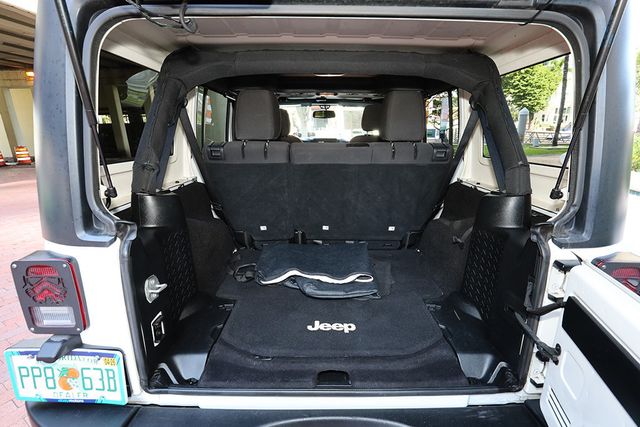 2017 Jeep Wrangler Unlimited Sport S 4x4 - 22978566 - 30