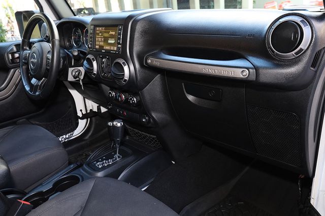 2017 Jeep Wrangler Unlimited Sport S 4x4 - 22978566 - 35