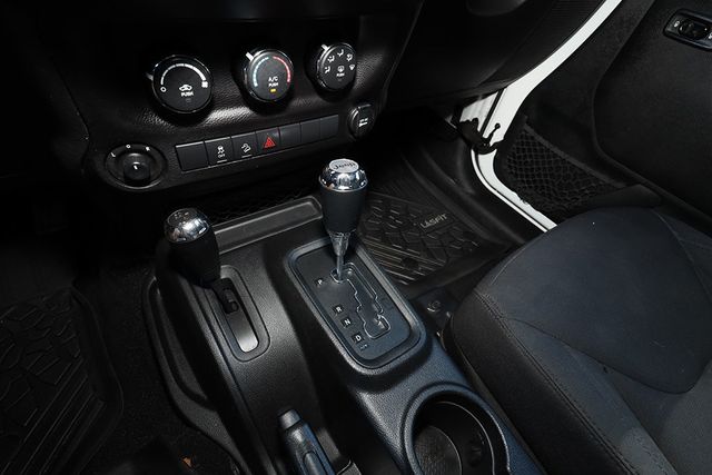 2017 Jeep Wrangler Unlimited Sport S 4x4 - 22978566 - 41