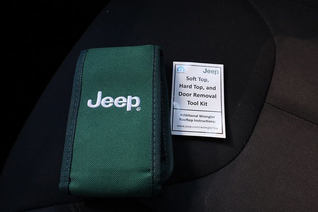 2017 Jeep Wrangler Unlimited Sport S 4x4 - 22978566 - 52