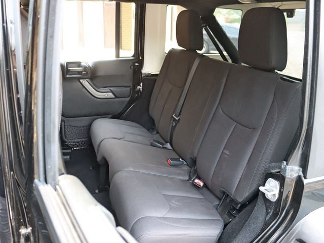 2017 Jeep Wrangler Unlimited Sport S Pkg 4x4 - 23054163 - 22