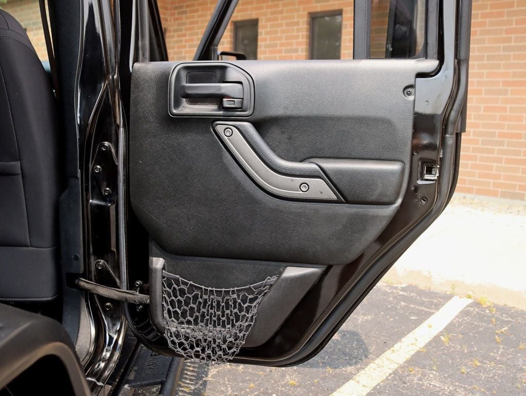 2017 Jeep Wrangler Unlimited Sport S Pkg 4x4 - 23054163 - 28