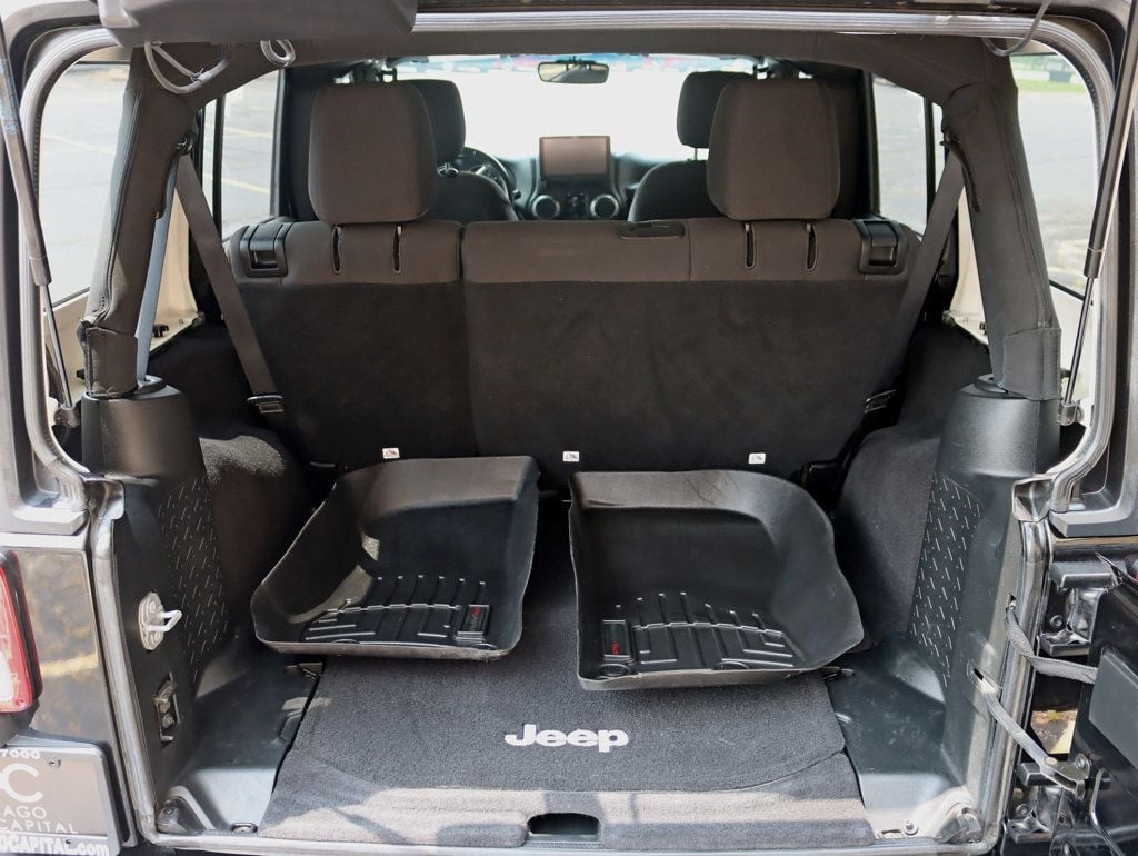 2017 Jeep Wrangler Unlimited Sport S Pkg 4x4 - 23054163 - 29